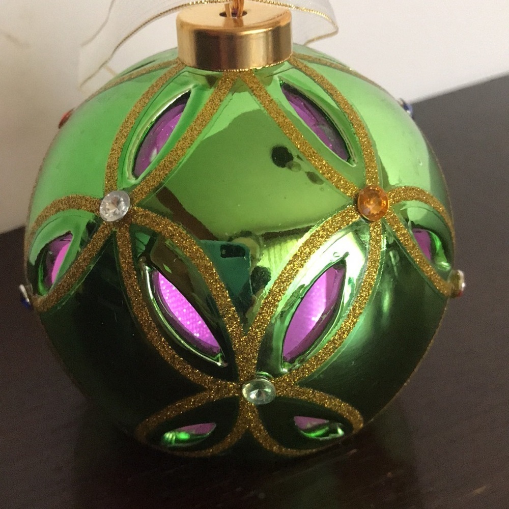 Color-changing holiday decor lighted bulb - Picture 7 of 10